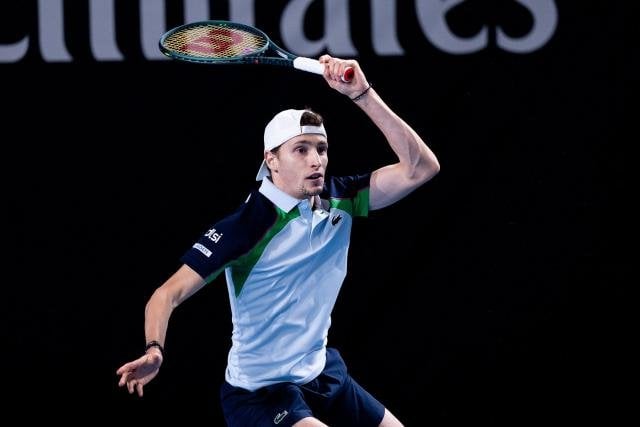 Ugo Humbert s'impose sur abandon face à Arthur Fils et rallie la deuxième semaine de l'Open d'Australie