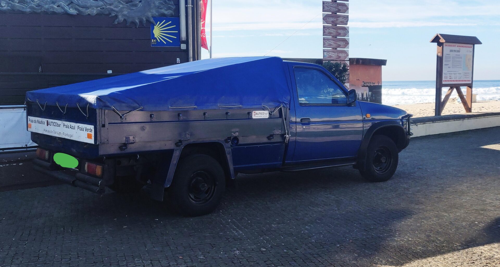 Portugal is the first country in the EU to approve the sales of Cybertrucks. Here is the first one found in the wild 💪🇵🇹