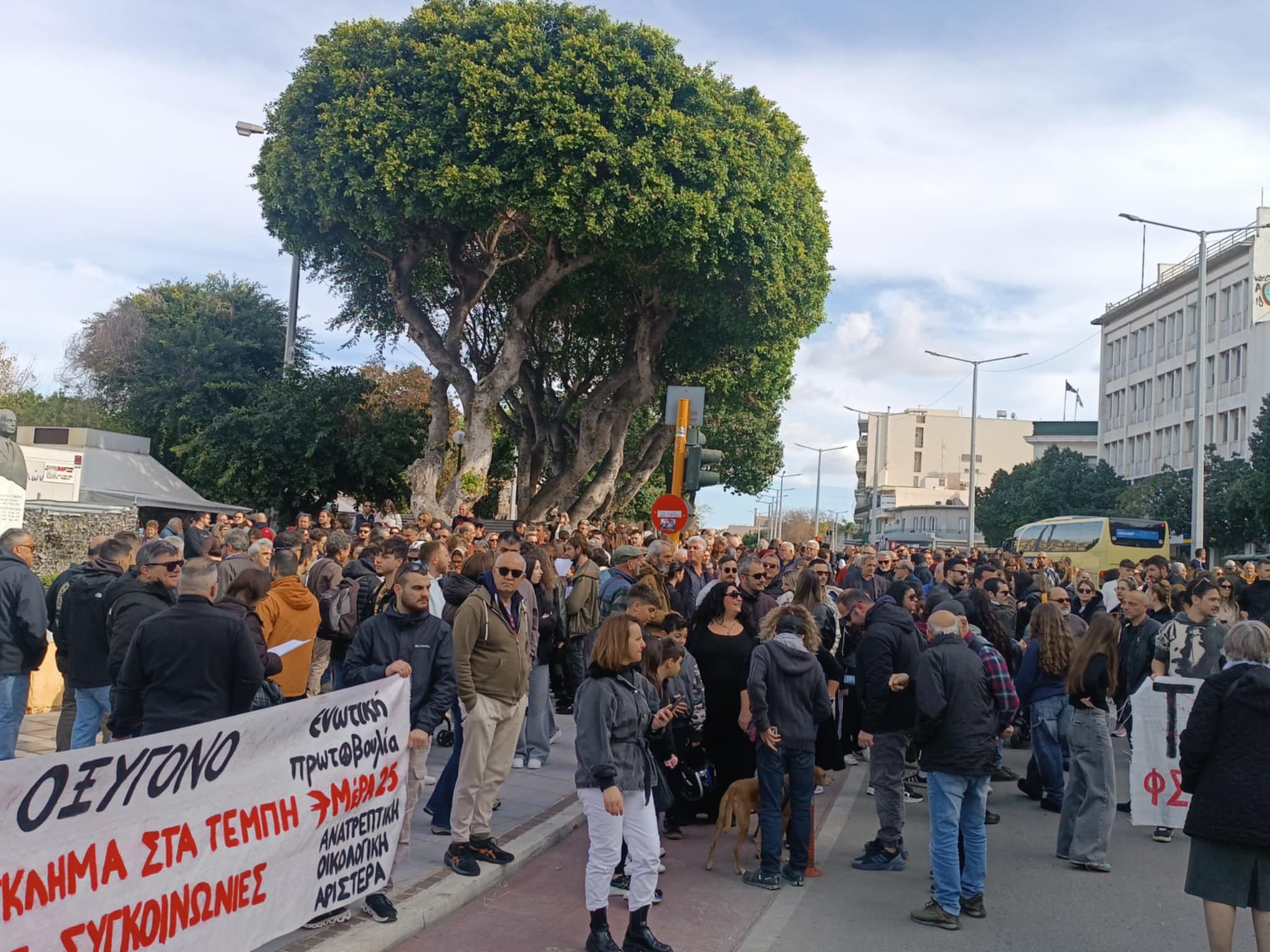 Χιλιάδες κόσμου στις συγκεντρώσεις για τα Τέμπη σε όλη την Ελλάδα