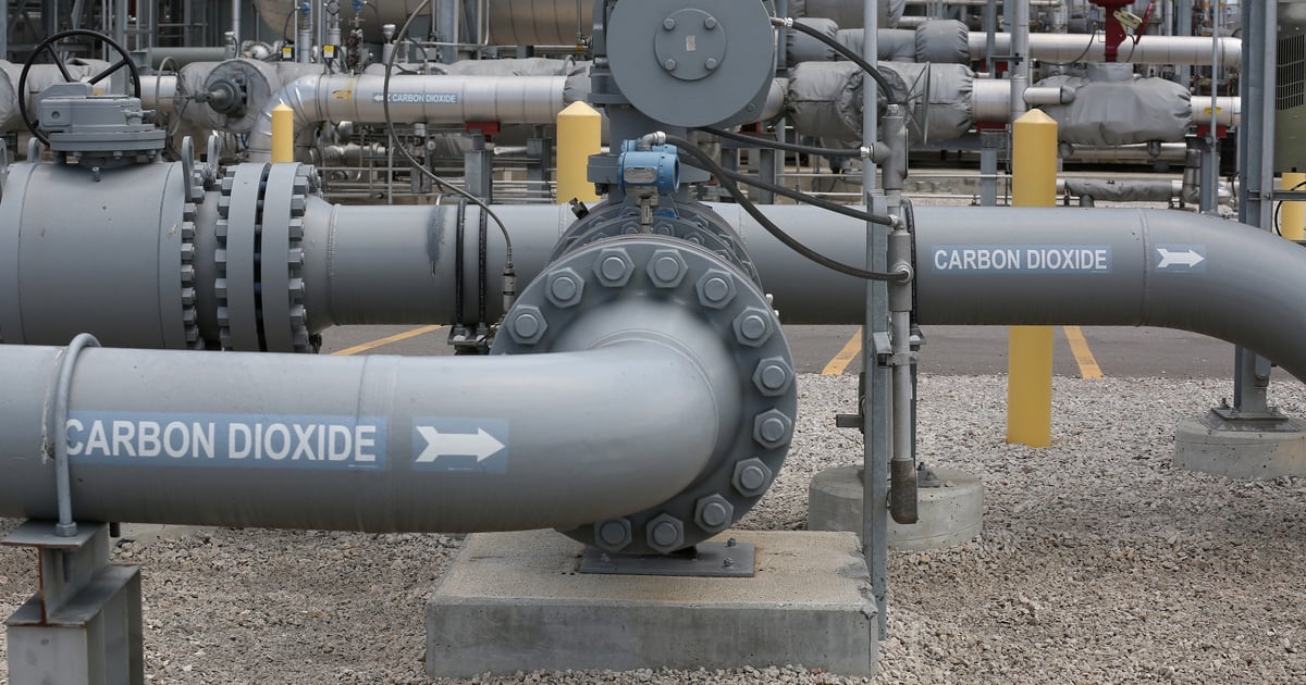 Texas oil companies want state to regulate carbon injections