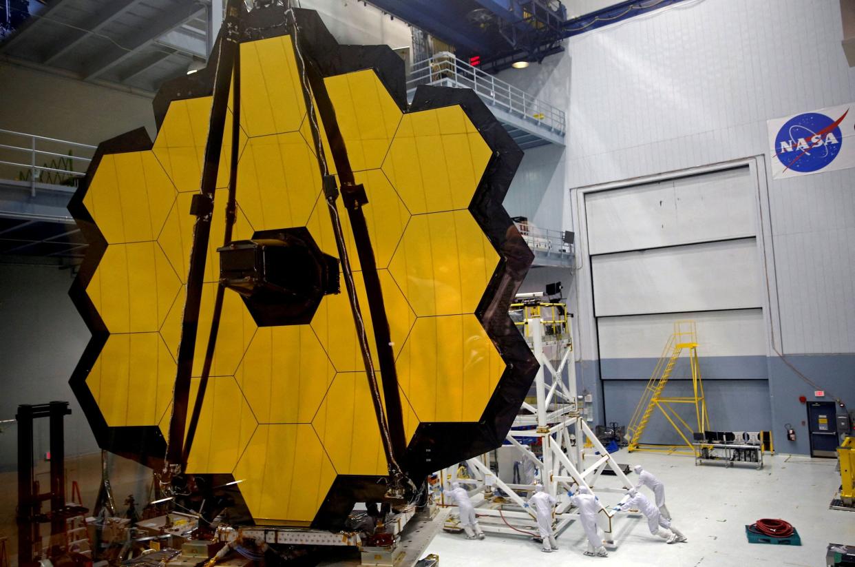 The James Webb Space Telescope Mirror is seen during a media unveiling at NASA’s Goddard Space Flight Center at Greenbelt, Maryland November 2, 2016.REUTERS/Kevin Lamarque/File Photo