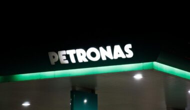Petronas Mulls Over $1 Billion Loan for Malaysian LNG Project