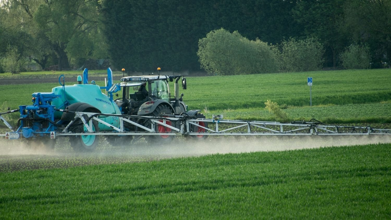 Agriculture : pour "se passer des pesticides à large spectre qui font des dégâts invraisemblables", des chercheurs étudient l'odorat des insectes nuisibles