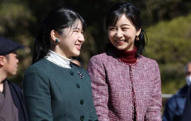 Princess Aiko and Princess Kako Host a Duck Netting Reception for Foreign Diplomats