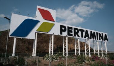 Indonesian prosecutors arrest three Pertamina unit executives over oil imports