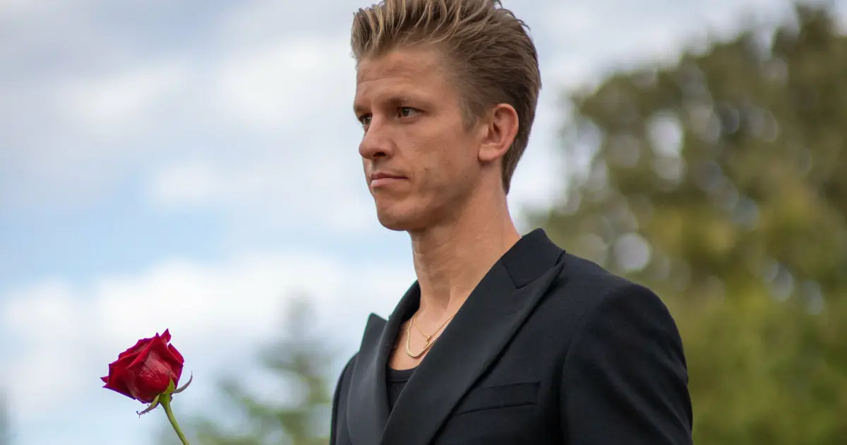 Äiti neuvoo Joonasta ennen viimeistä valintaa