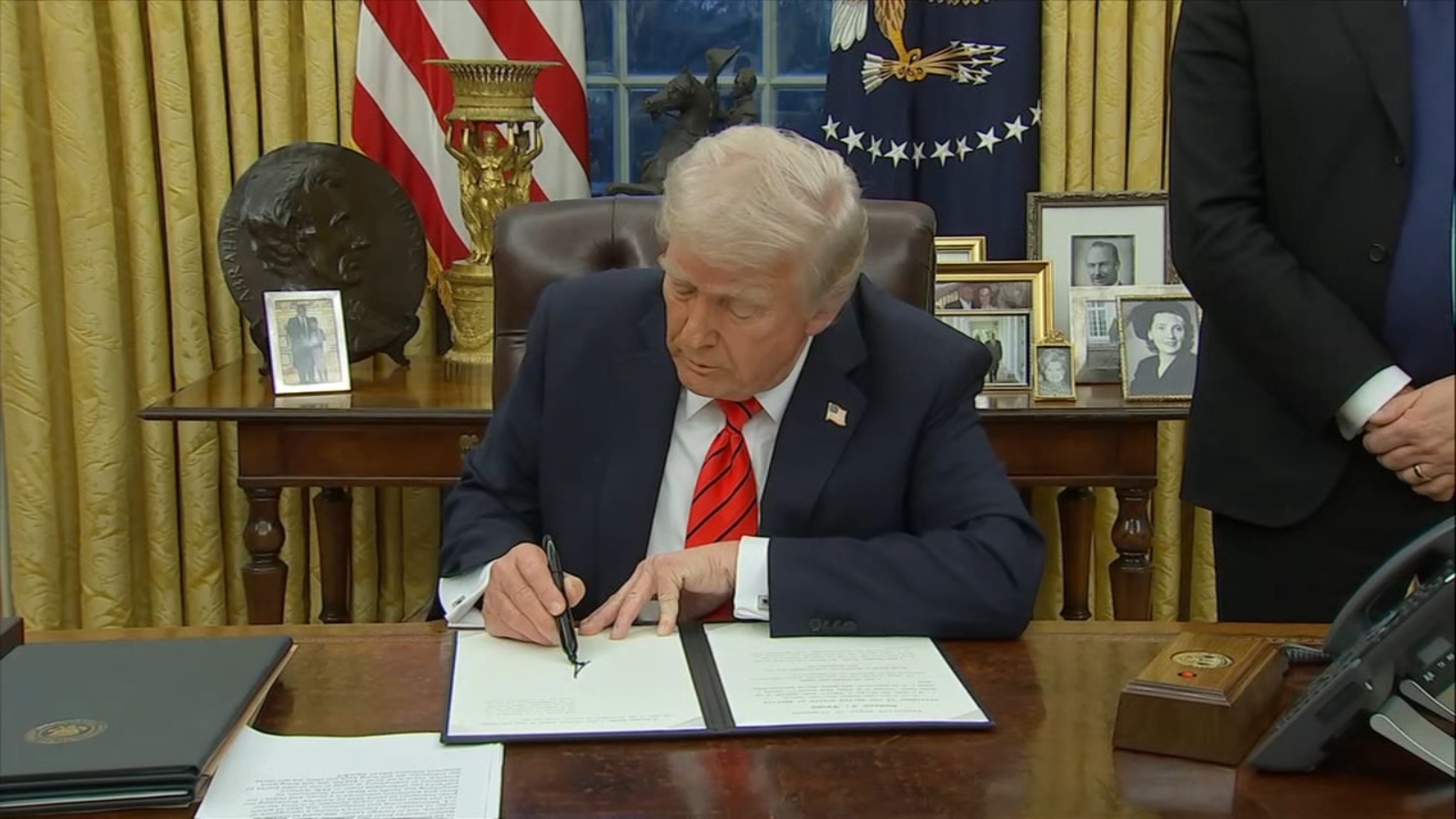 President Donald Trump pardons ex-Illinois Gov. Rod Blagojevich 5 years after commuting his sentence