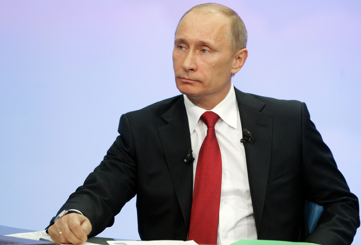 EU lets Russian LNG slip in new sanctions package