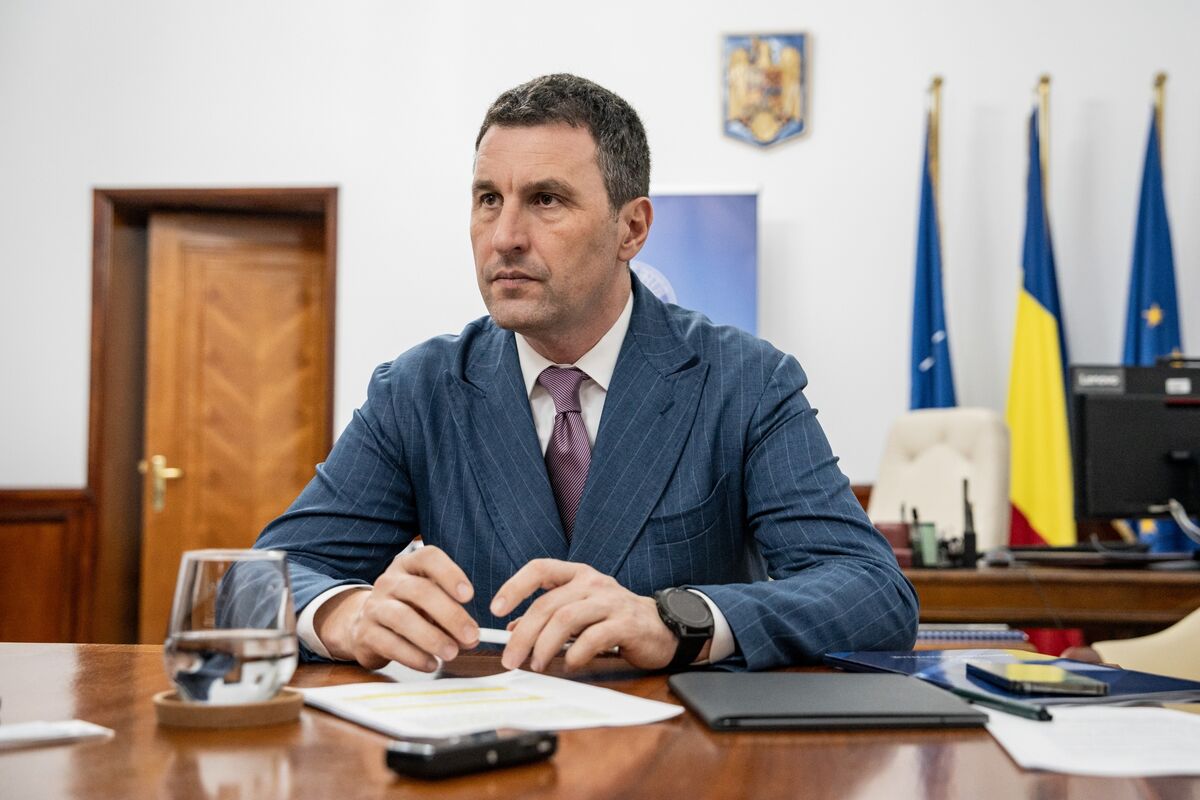Romania’s Finance Chief Vows to Fend Off Far-Right, Tame Budget