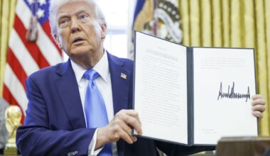 Trump reinstates 'maximum pressure' campaign on Iran