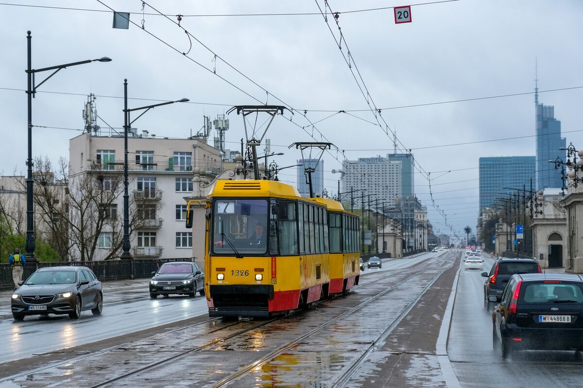 Rebounding Growth to Extend Poland Central Bank Rate Pause