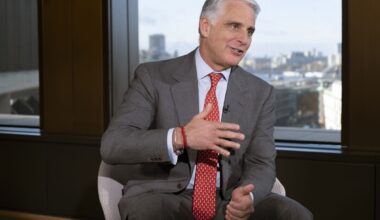 CEO Orcel Aims to Calm Unicredit (UCG) Germany Staff Over Commerzbank Bid