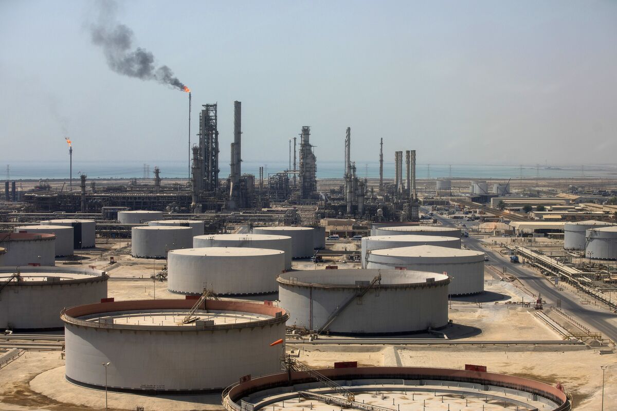 Saudi Aramco Boosts Oil Prices to Asia as Mideast Crude Soars