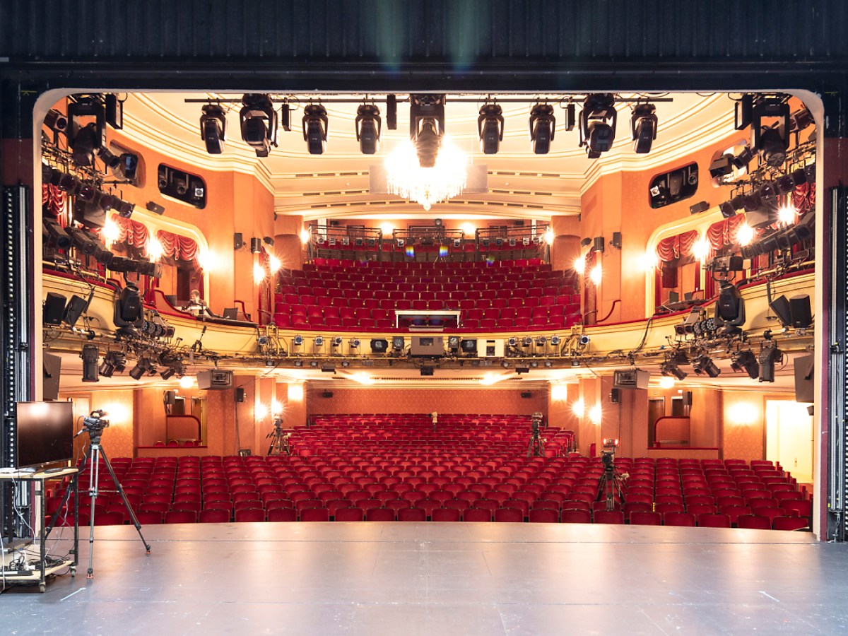 Work-life balance in Swiss theatres found to be wanting
