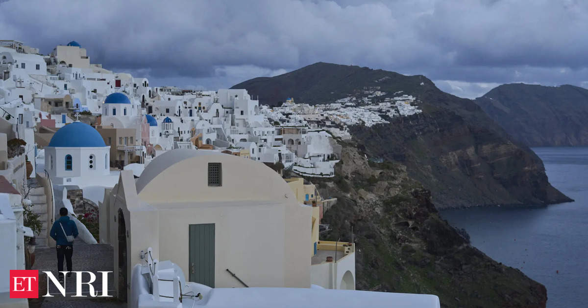Greece earthquakes: What tourists need to know as Santorini declares emergency