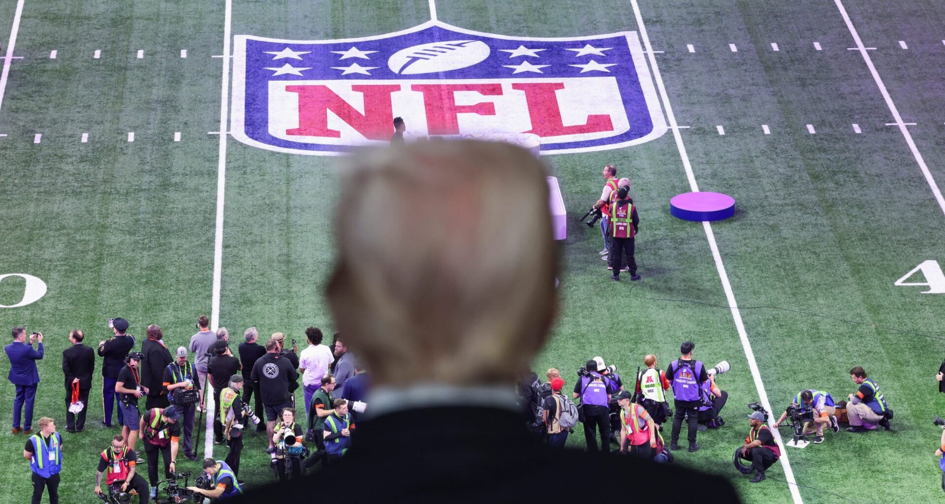 Who's sitting with President Donald Trump at the 2025 Super Bowl?