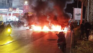 Iranian plane ban sparks protests at Beirut Airport road