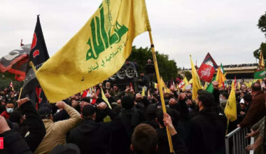 Hezbollah demands Lebanon government lift ban on Iran planes