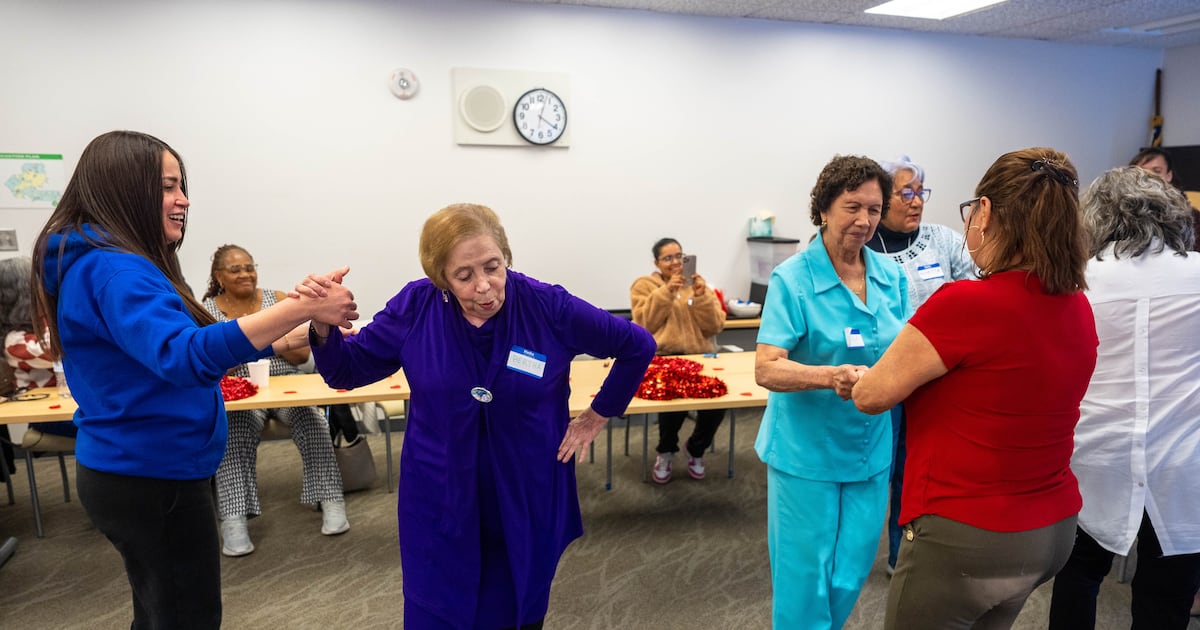 New program gives Spanish-speaking Anchorage seniors a space to share language, coffee and dance