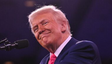 President Trump demands ‘rare oil, earth’ and more as return for Ukraine aid