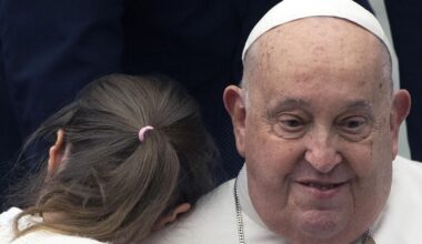 Bloedtests tonen beginnend nierfalen bij ernstig zieke paus Franciscus (88): ’Bid voor mij’ | Buitenland