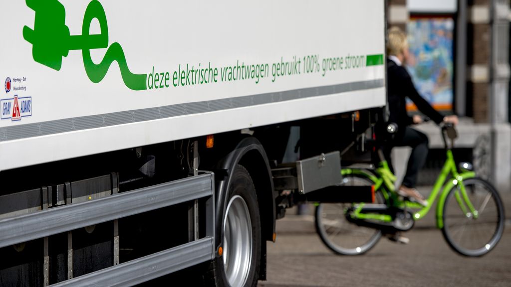 Amsterdam start proef met elektrische voertuigen in uitstootvrije zones