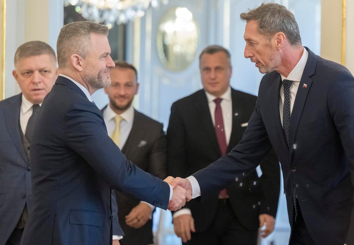 Fico denies Slovakia will leave EU – but leaves informal Brussels meeting early