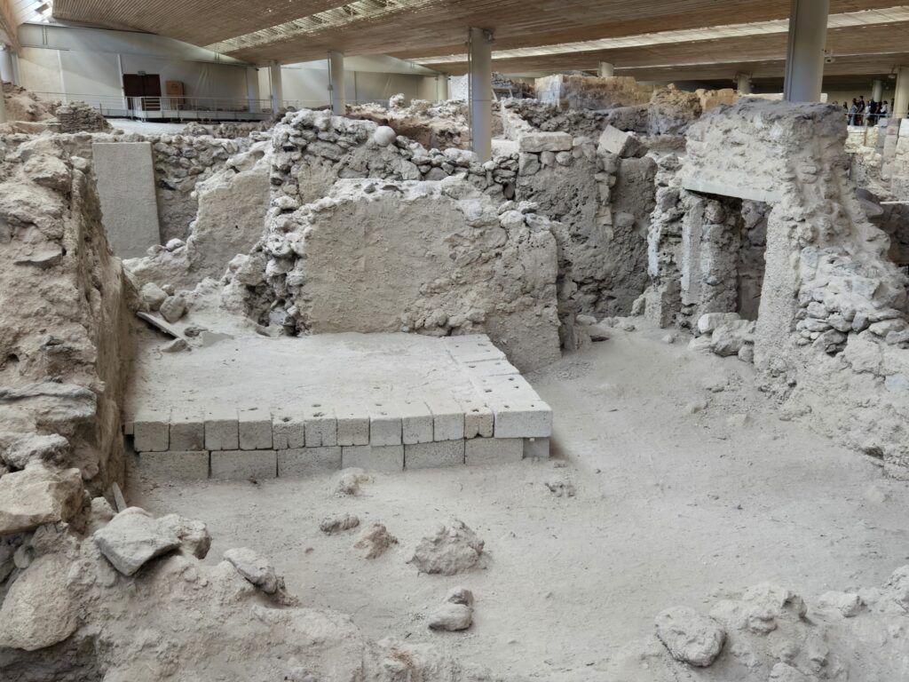 The ruins of Akrotiri are being studied by archaeologists under a vast covered area where layers of volcanic ash and debris are being removed to shed light on the city that was there a few thousand years ago. Image: Weatherboy