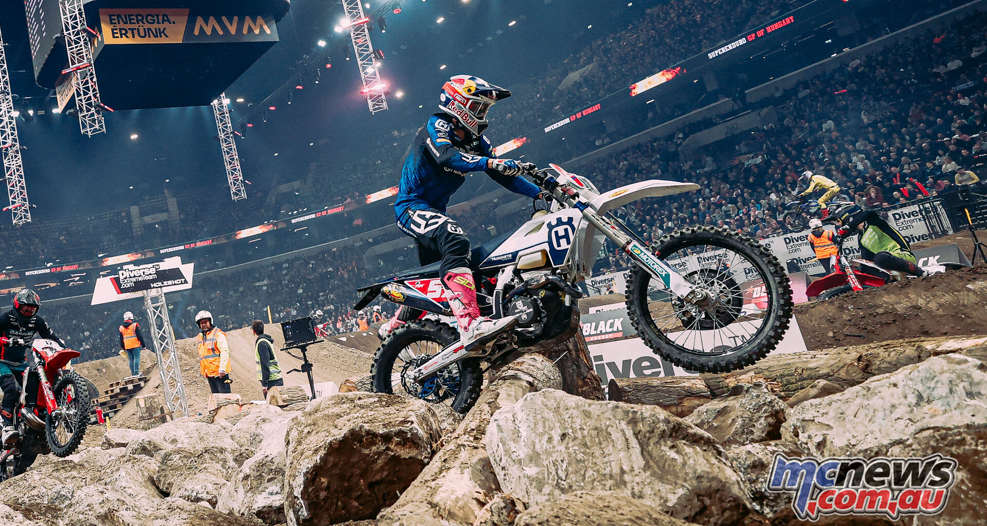 Bolt extends SuperEnduro lead in Hungary but Walker made him work for it...