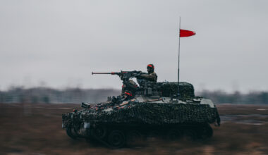NATO daudznacionālā brigāde Latvijā stiprina aizsardzības spējas mācībās “Oak Resolve”