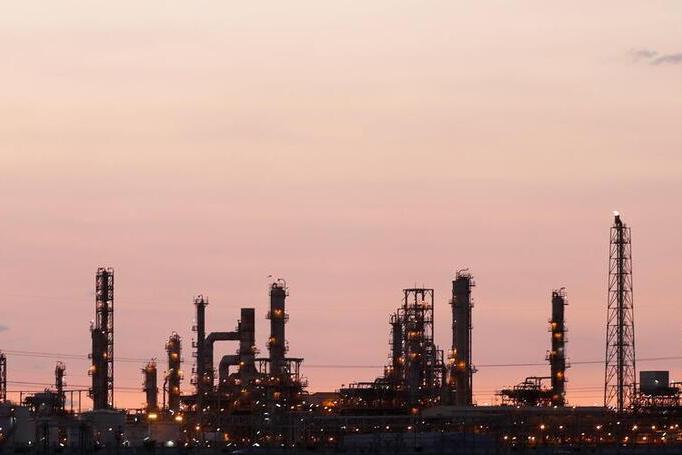 Egypt signs $13.5mln deals to boost crude oil production in Western Desert
