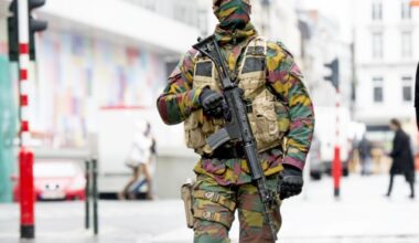 Leger inzetten, extra politiemensen of meer parketmagistraten? Politiek buigt zich over drugsoorlog in Brussel - Het Nieuwsblad