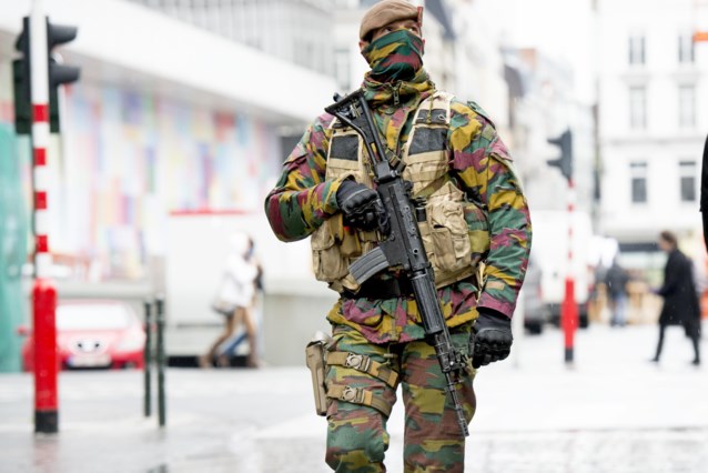 Leger inzetten, extra politiemensen of meer parketmagistraten? Politiek buigt zich over drugsoorlog in Brussel - Het Nieuwsblad