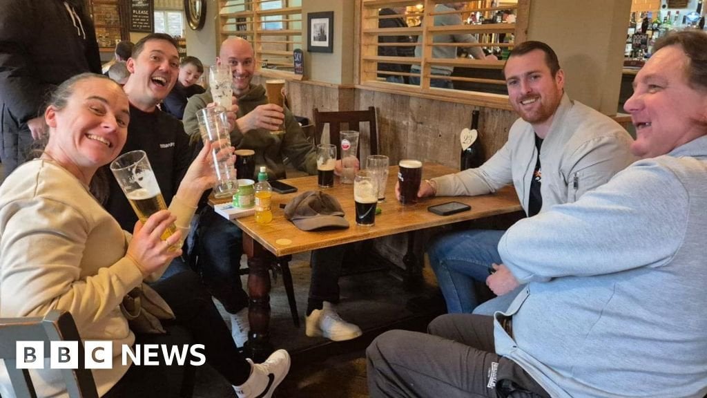 Free pint per Nottingham Forest goal offer backfires with 7-0 win - BBC News