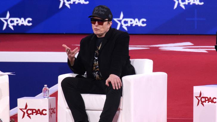 Encouragé par Trump, la nouvelle trouvaille de Musk très humiliante pour les fonctionnaires (Photo d’Elon Musk prise le 20 février 2025 à la CPAC) 