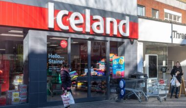 'It's sensational' - Iceland shoppers rushing to buy giant tubs of ice cream based on nostalgic lolly