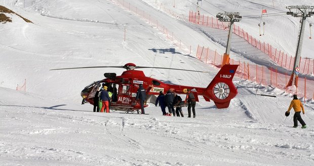 Čech (14) se vážně zranil při lyžování v Tyrolsku: Narazil do dřevěné bariéry