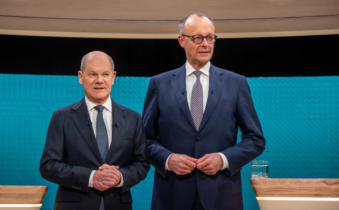 Treffen sich trotz Größenunterschiede beim TV-Duell auf Augenhöhe: Olaf Scholz und Friedrich Merz.