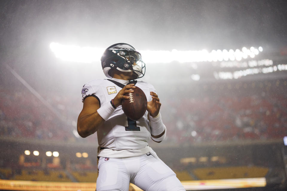KANSAS CITY, MISSOURI - NOVEMBER 20: Jalen Hurts #1 of the Philadelphia Eagles looks to throw a pass during pregame warmups before an NFL football game against the Kansas City Chiefs at GEHA Field at Arrowhead Stadium on November 20, 2023 in Kansas City, Missouri. (Photo by Ryan Kang/Getty Images)