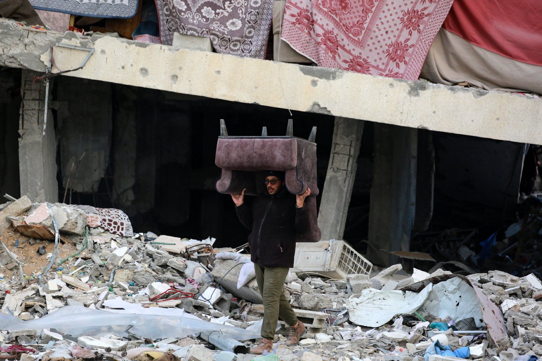 Dans les décombres laissés par 15 mois de guerre entre Israël et le Hamas, à Jabalia dans le nord de la bande de Gaza, le 26 février 2025