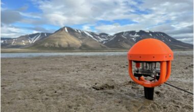 Acoustic data collection in arctic environments during the midnight sun using multi-channel SoundSHROOMs