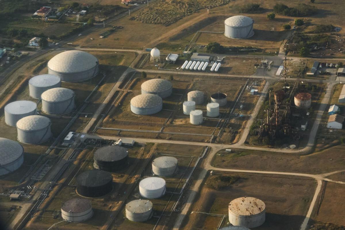 Oil recovers from this year’s low as traders weigh Trump impact