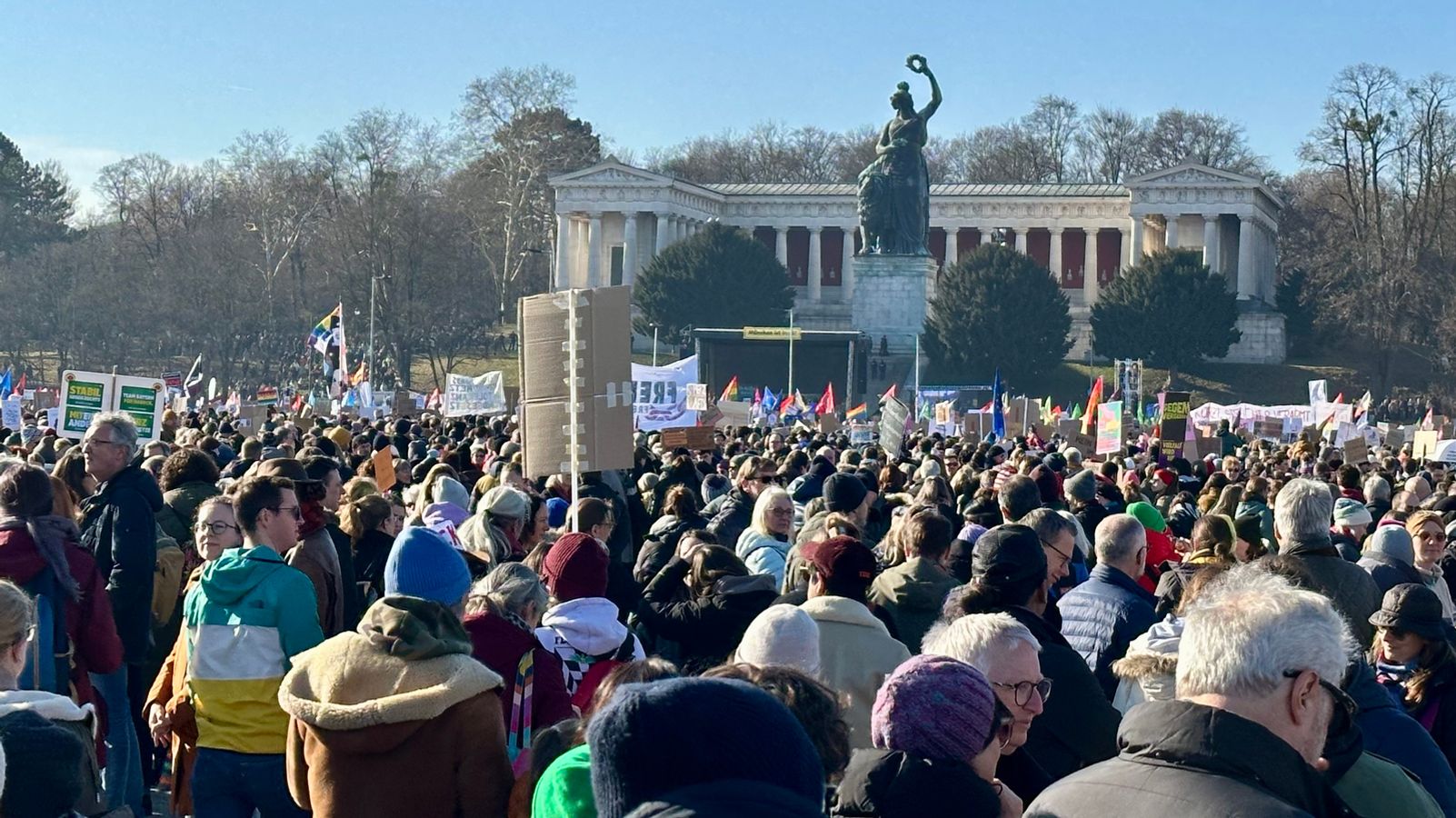 Rund 200.000 Menschen demonstrieren in München gegen Rechtsruck
