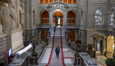 Un conseiller fédéral ne devrait plus démissionner quand il veut, juge une commission du Conseil national - rts.ch