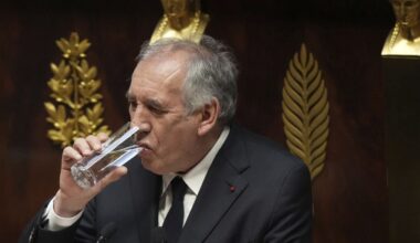 Le Premier ministre français échappe à une motion de censure