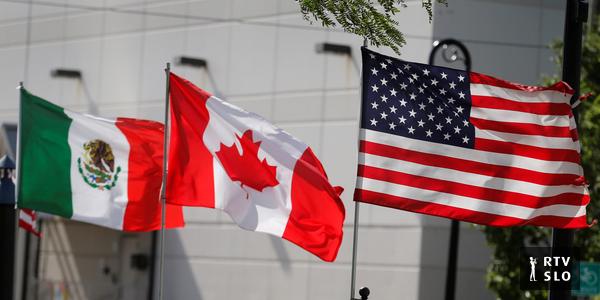 Trump uvedbo carin na uvoz iz Mehike in Kanade odložil za mesec dni