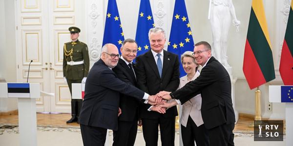 Von der Leyen o priključitvi baltskih držav na evropsko električno omrežje: "To je zgodovinski dan"