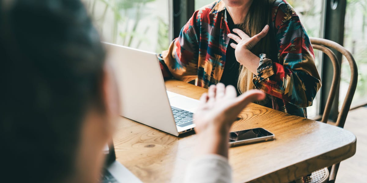 How to Handle Conflicts With Coworkers, According to Experts