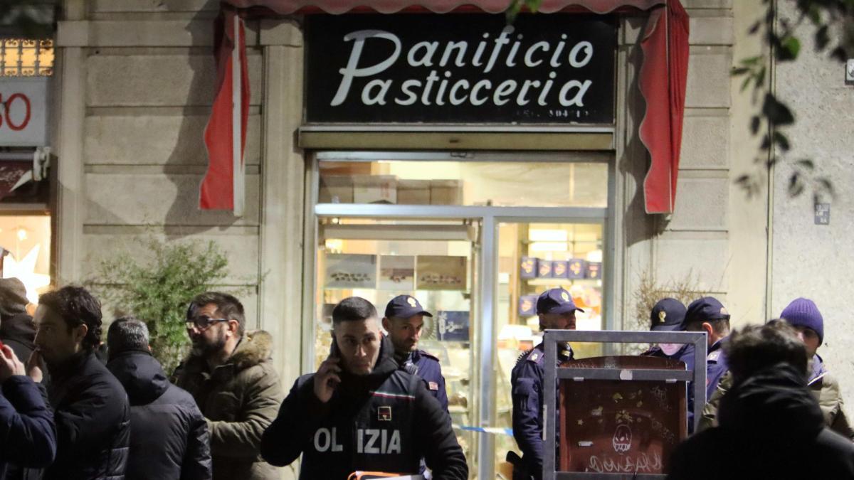 Omicidio nella panetteria di piazzale Gambara, bloccato il figlio 21enne del fornaio: le telecamere avevano ripreso la sua fuga