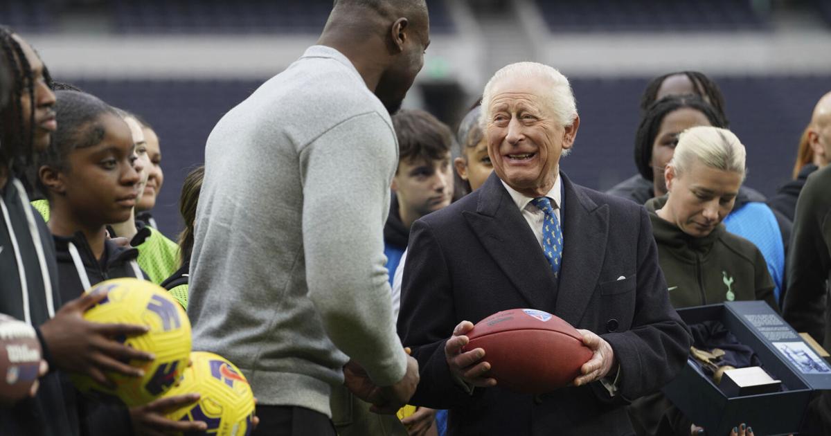 King Charles gets QB lesson at Tottenham Hotspur Stadium - Chronicle-Tribune